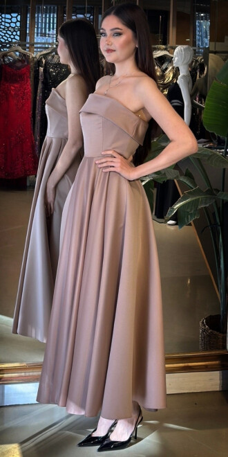 Açık Kahverengi Kare Yaka Kalın Askı Kloş Etekli Saten Midi Abiye Elbise 7647 - 2