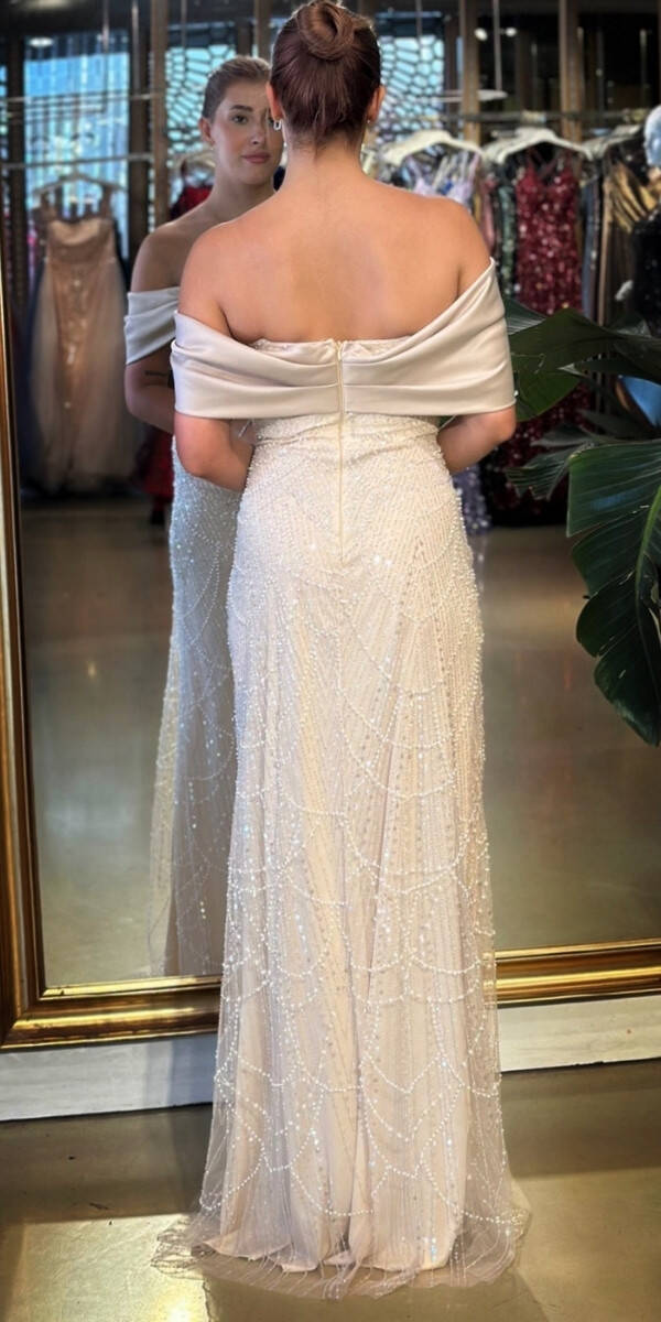 Bej Madonna Yaka Yırtmaçlı Düz Kesim Pullu Boncuklu Uzun Abiye Elbise 11029-02 - 5