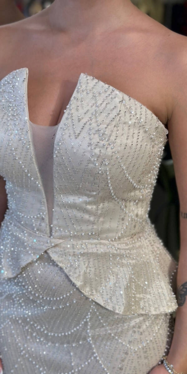 Bej Straplez Yaka Sırt Dekolteli Düz Kesim Pullu Boncuklu Uzun Abiye Elbise 11116-01 - 4