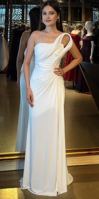 Beyaz Straplez Yaka Detaylı Yırtmaçlı Düz Kesim Likralı Uzun Abiye Elbise 11031 - abiyeniall