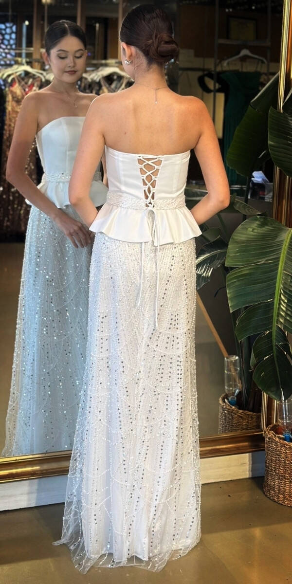 Beyaz Straplez Yaka Kemerli Sırt Dekolteli Düz Kesim Pullu Boncuklu Uzun Abiye Elbise 11141-03 - 5