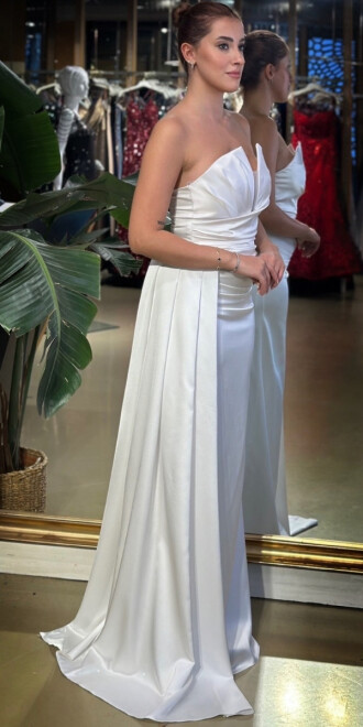Beyaz Straplez Yaka Sırt Dekolteli Düz Kesim Saten Uzun Abiye Elbise 11131-05 - 2