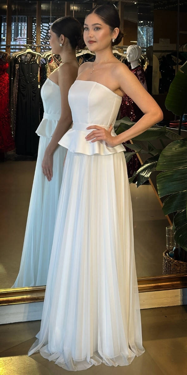 Beyaz Straplez Yaka Sırt Dekolteli Kloş Etekli Şifon Uzun Abiye Elbise 11140-02 - 2