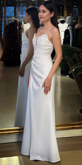 Beyaz Straplez Yaka Taş Detaylı Anvelop Yırtmaçlı Düz Kesim Krep Uzun Abiye Elbise 11109-03 - 2