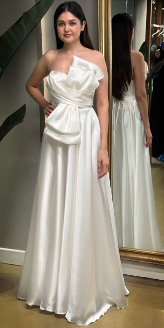 Beyaz Straplez Yaka Yırtmaçlı Kloş Etekli Organze Uzun Abiye Elbise 7679 - abiyeniall