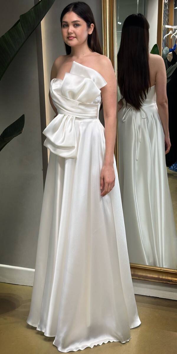 Beyaz Straplez Yaka Yırtmaçlı Kloş Etekli Organze Uzun Abiye Elbise 7679 - 3