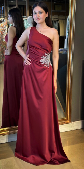 Bordo Tek Omuzlu Taş Detaylı Düz Kesim Saten Uzun Abiye Elbise 7684 - abiyeniall
