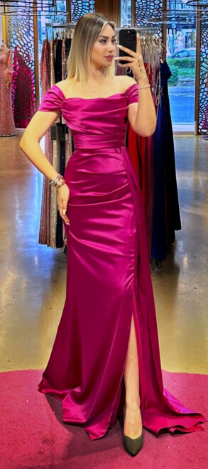 Fuşya Düşük Kollu Yırtmaçlı Düz Kesim Saten Uzun Abiye Elbise 7511 - abiyeniall