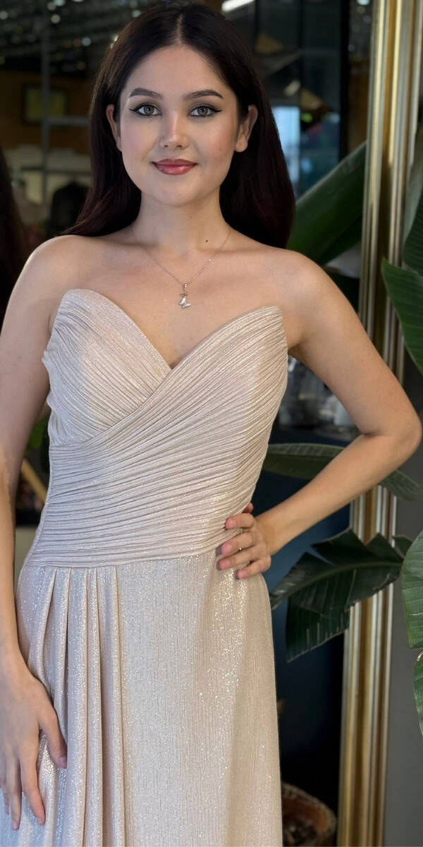 Gold Straplez Yaka Göğüs Dekolteli Düz Kesim Likralı Parlak Kumaş Uzun Abiye Elbise 11083-01 - 3