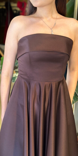 Kahverengi Kare Yaka Kalın Askı Kloş Etekli Saten Midi Abiye Elbise 7647 - 4