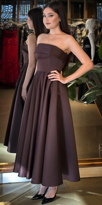 Kahverengi Kare Yaka Kalın Askı Kloş Etekli Saten Midi Abiye Elbise 7647 - 2