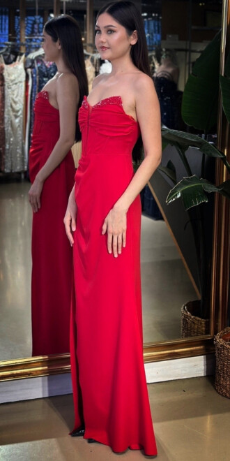 Kırmızı Straplez Yaka Taş Detaylı Anvelop Yırtmaçlı Düz Kesim Krep Uzun Abiye Elbise 11109-01 - 2