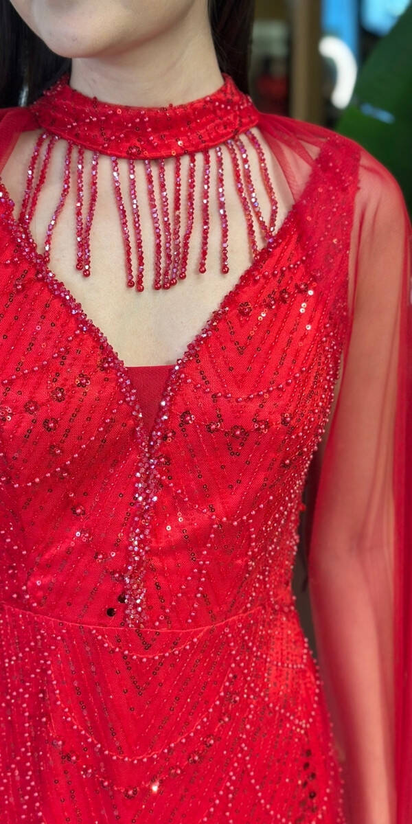 Kırmızı V Yaka Kalın Askı Pelerin Düz Kesim Pullu Boncuklu Uzun Abiye Elbise 11142-01 - 4