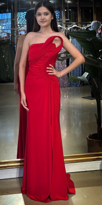 Kırmızı Straplez Yaka Detaylı Yırtmaçlı Düz Kesim Likralı Uzun Abiye Elbise 11031 - abiyeniall