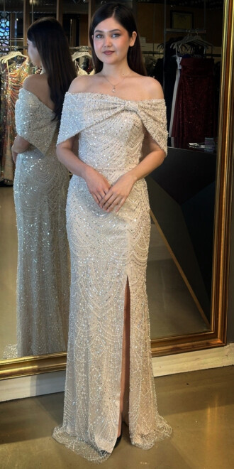 Krem Madonna Yaka Yırtmaçlı Düz Kesim Pullu Boncuklu Uzun Abiye Elbise 11026 - abiyeniall