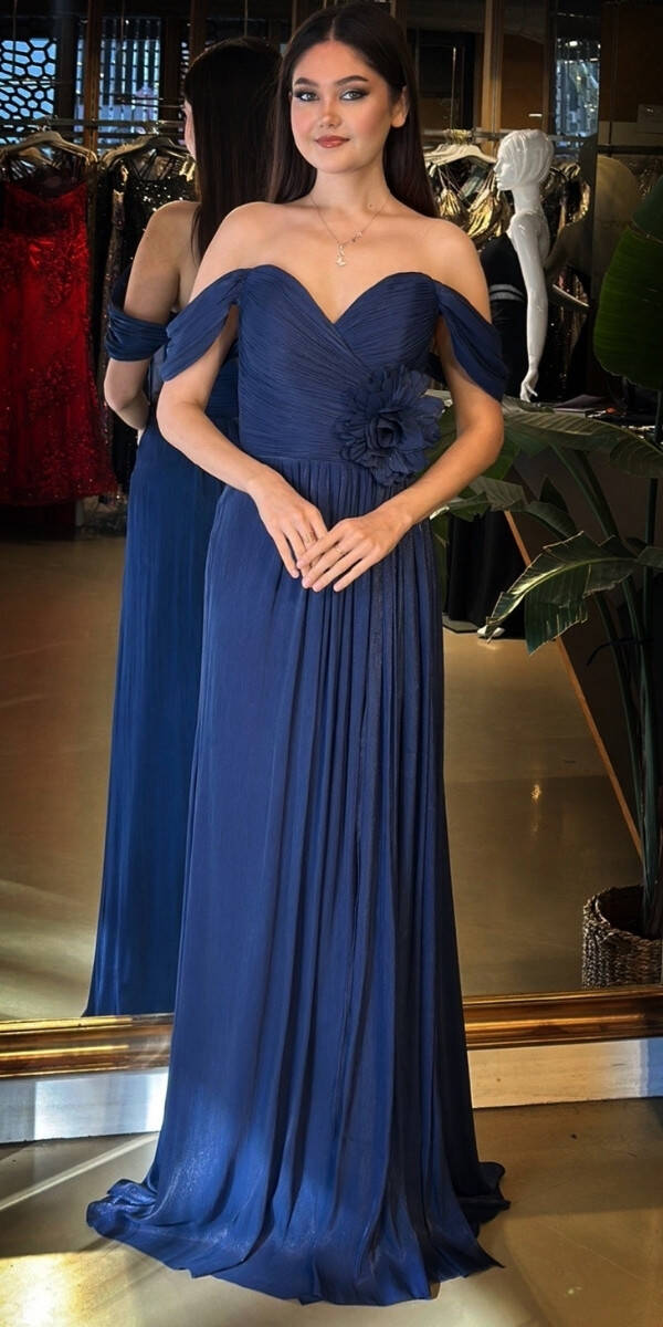 Lacivert Madonna Yaka Çiçek Detaylı Kloş Etekli Likralı Tül Uzun Abiye Elbise 11073-01 - 1