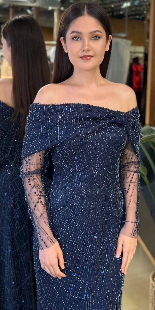 Lacivert Madonna Yaka Uzun Kollu Yırtmaçlı Düz Kesim Pullu Boncuklu Uzun Abiye Elbise 11119-01 - 3