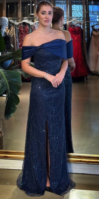 Lacivert Madonna Yaka Yırtmaçlı Düz Kesim Pullu Boncuklu Uzun Abiye Elbise 11029-01 - abiyeniall