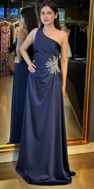 Lacivert Tek Omuzlu Taş Detaylı Düz Kesim Saten Uzun Abiye Elbise 7684 - abiyeniall