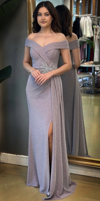 Pudra Renk Madonna Yaka Taş Detaylı Yırtmaçlı Düz Kesim Simli Uzun Abiye Elbise 7566 - abiyeniall