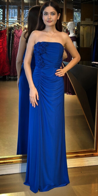 Saks Çiçek Detaylı Straplez Yaka Yırtmaçlı Düz Kesim Likralı Uzun Abiye Elbise 11096 - abiyeniall