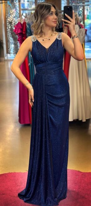 Siyah Saks Kalın Askı Taş Detaylı Yırtmaçlı Düz Kesim Simli Uzun Abiye Elbise 7597 - abiyeniall