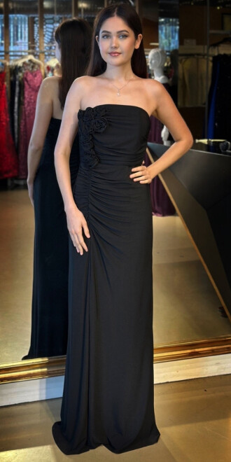 Siyah Çiçek Detaylı Straplez Yaka Yırtmaçlı Düz Kesim Likralı Uzun Abiye Elbise 11096 - abiyeniall