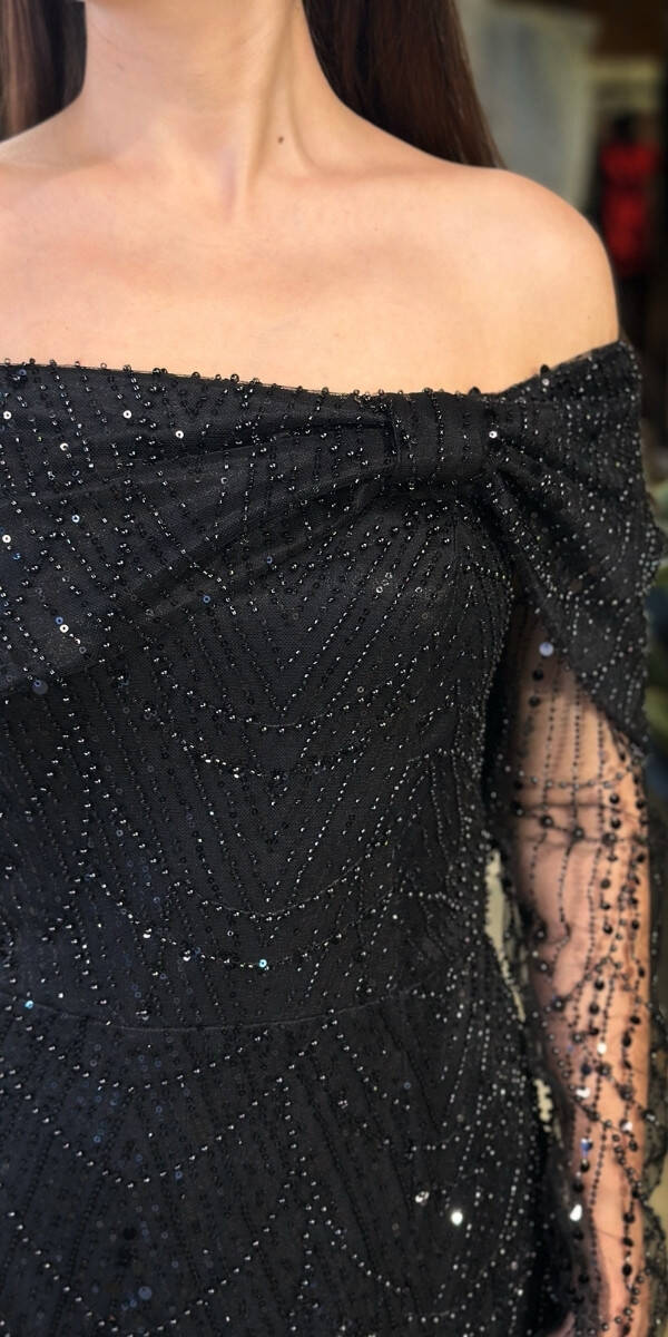 Siyah Madonna Yaka Uzun Kollu Yırtmaçlı Düz Kesim Pullu Boncuklu Uzun Abiye Elbise 11119-02 - 4