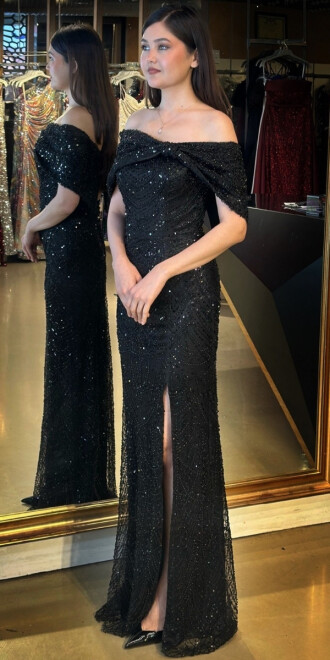 Siyah Madonna Yaka Yırtmaçlı Düz Kesim Pullu Boncuklu Uzun Abiye Elbise 11026 - 2