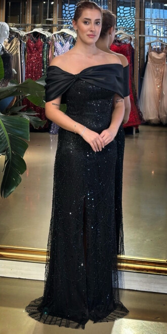 Siyah Madonna Yaka Yırtmaçlı Düz Kesim Pullu Boncuklu Uzun Abiye Elbise 11029-07 - abiyeniall