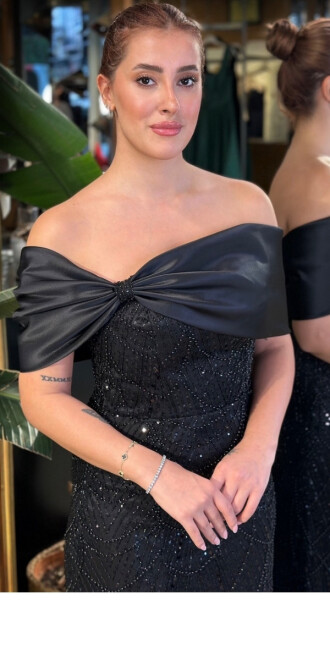 Siyah Madonna Yaka Yırtmaçlı Düz Kesim Pullu Boncuklu Uzun Abiye Elbise 11029-07 - 3