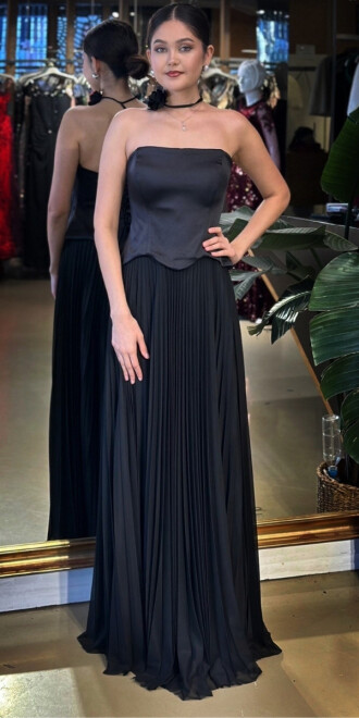 Siyah Straplez Yaka Çiçek Aksesuarlı Kloş Etekli Tül Uzun Abiye Elbise 11153-01 - abiyeniall