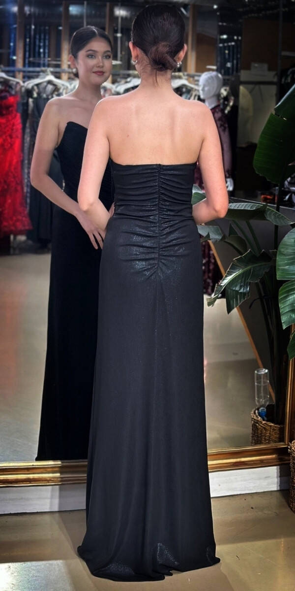 Siyah Straplez Yaka Göğüs Dekolteli Düz Kesim Likralı Parlak Kumaş Uzun Abiye Elbise 11083-04 - 5