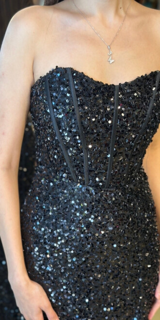 Siyah Straplez Yaka Sırt Dekolteli Yırtmaçlı Düz Kesim Payet Uzun Abiye Elbise 11093 - abiyeniall