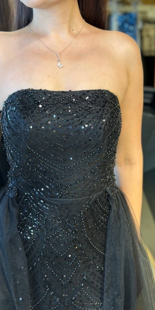 Siyah Straplez Yaka Tül Pelerin Etekli Pullu Boncuklu Uzun Abiye Elbise 7705 - 4