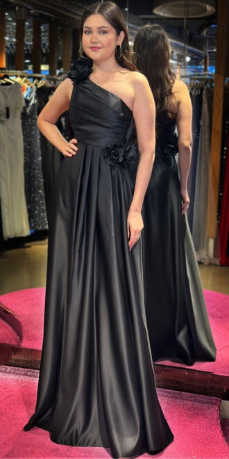 Siyah Tek Omuzlu Çiçek Detaylı Kloş Etekli Saten Uzun Abiye Elbise 7659 - abiyeniall