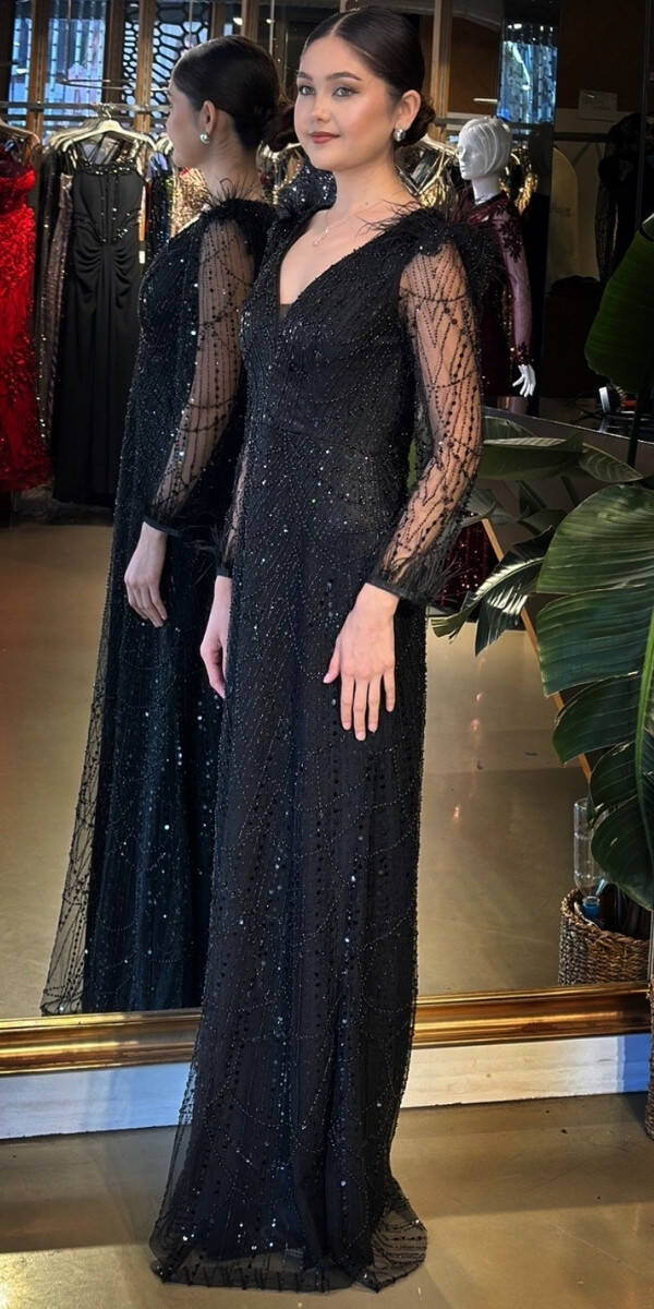 Siyah V Yaka Uzun Kollu Tuy Detaylı Düz Kesim Pullu Boncuklu Uzun Abiye Elbise 11114-01 - 2