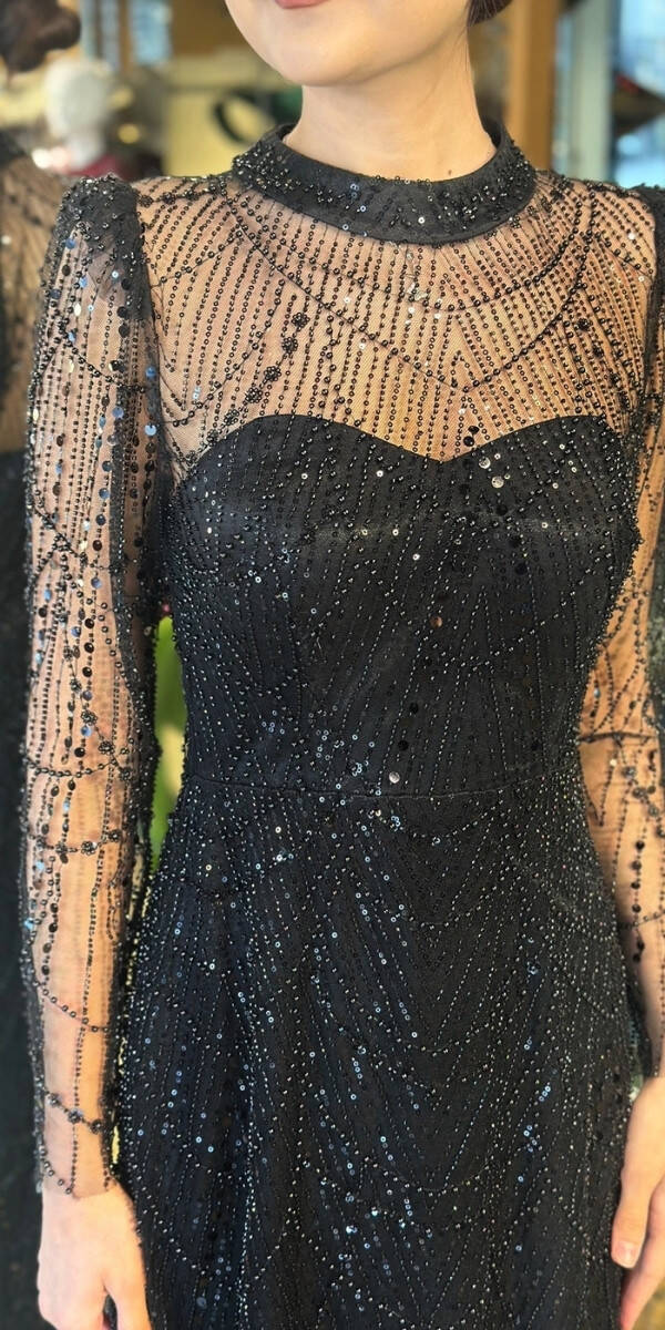 Siyah Yuvarlak Yaka Uzun Kollu Düz Kesim Pullu Boncuklu Uzun Abiye Elbise 11130-02 - 4