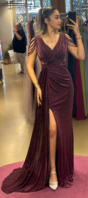 Vişne Renk Kalın Askı Boncuk İşlemeli Yırtmaçlı Düz Kesim Uzun Abiye Elbise 7551 - abiyeniall