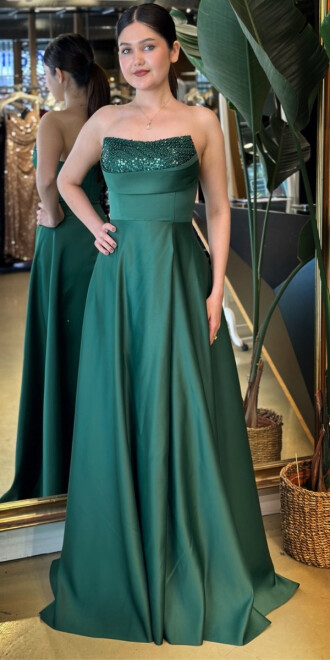 Yeşil Taş Detaylı Sırt Dekolteli Yırtmaçlı Kloş Etekli Saten Uzun Abiye Elbise 7733 - abiyeniall